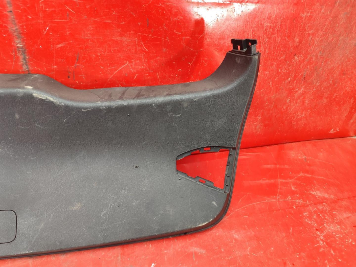 Обшивка багажника