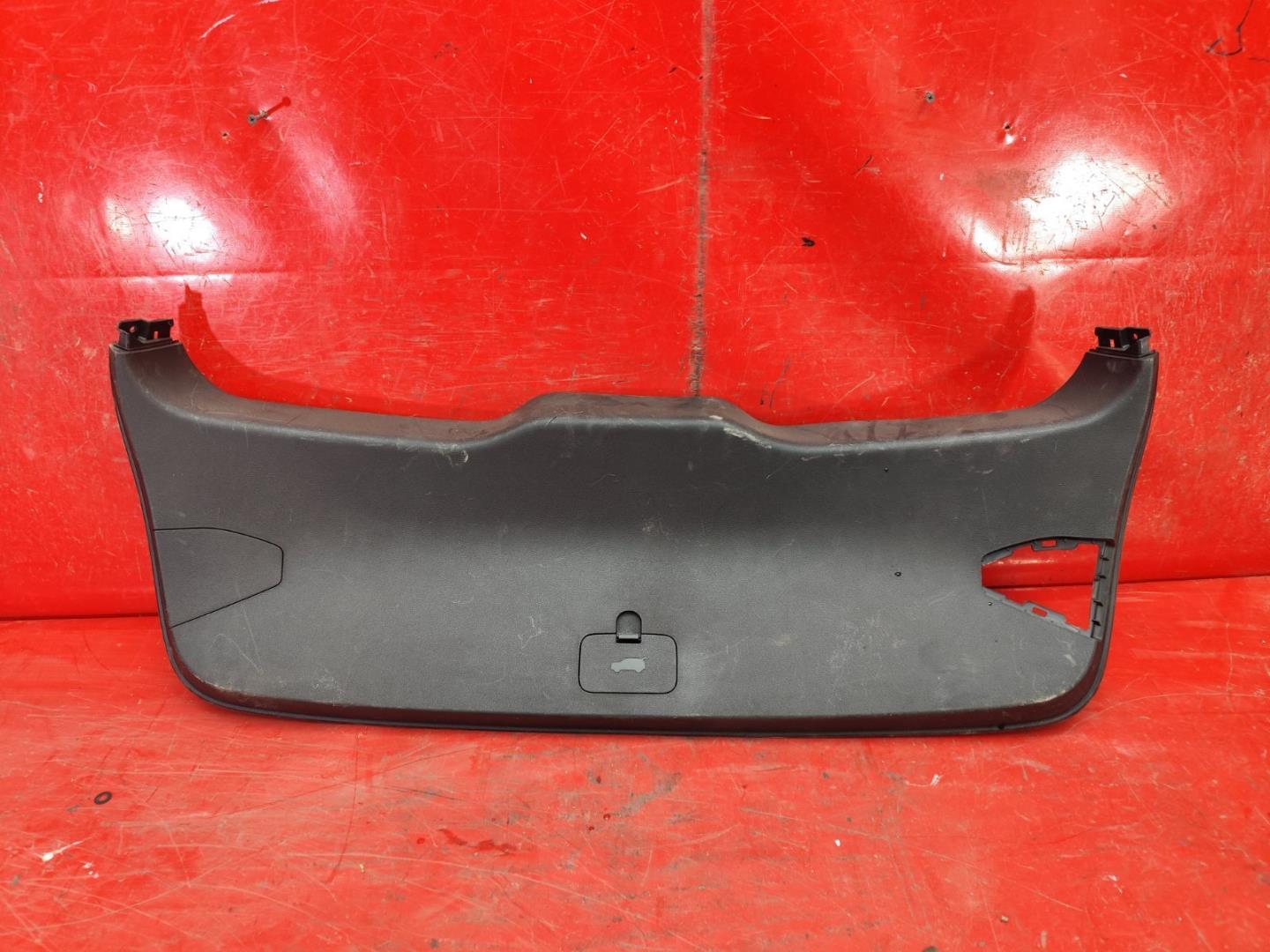 Обшивка багажника