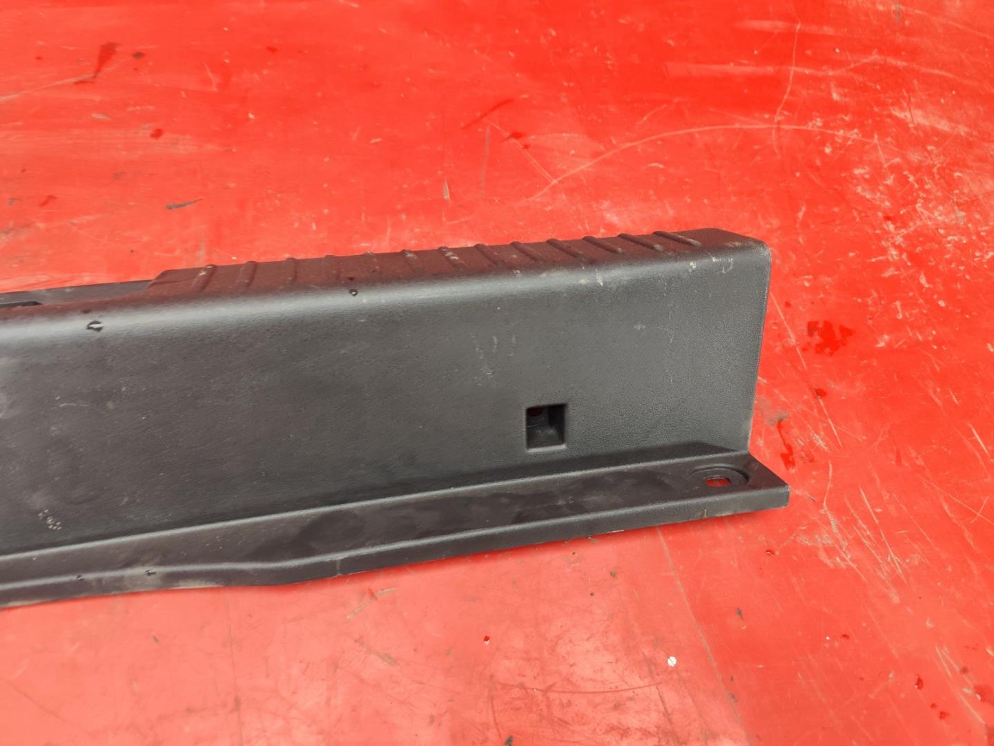 Кожух замка багажника