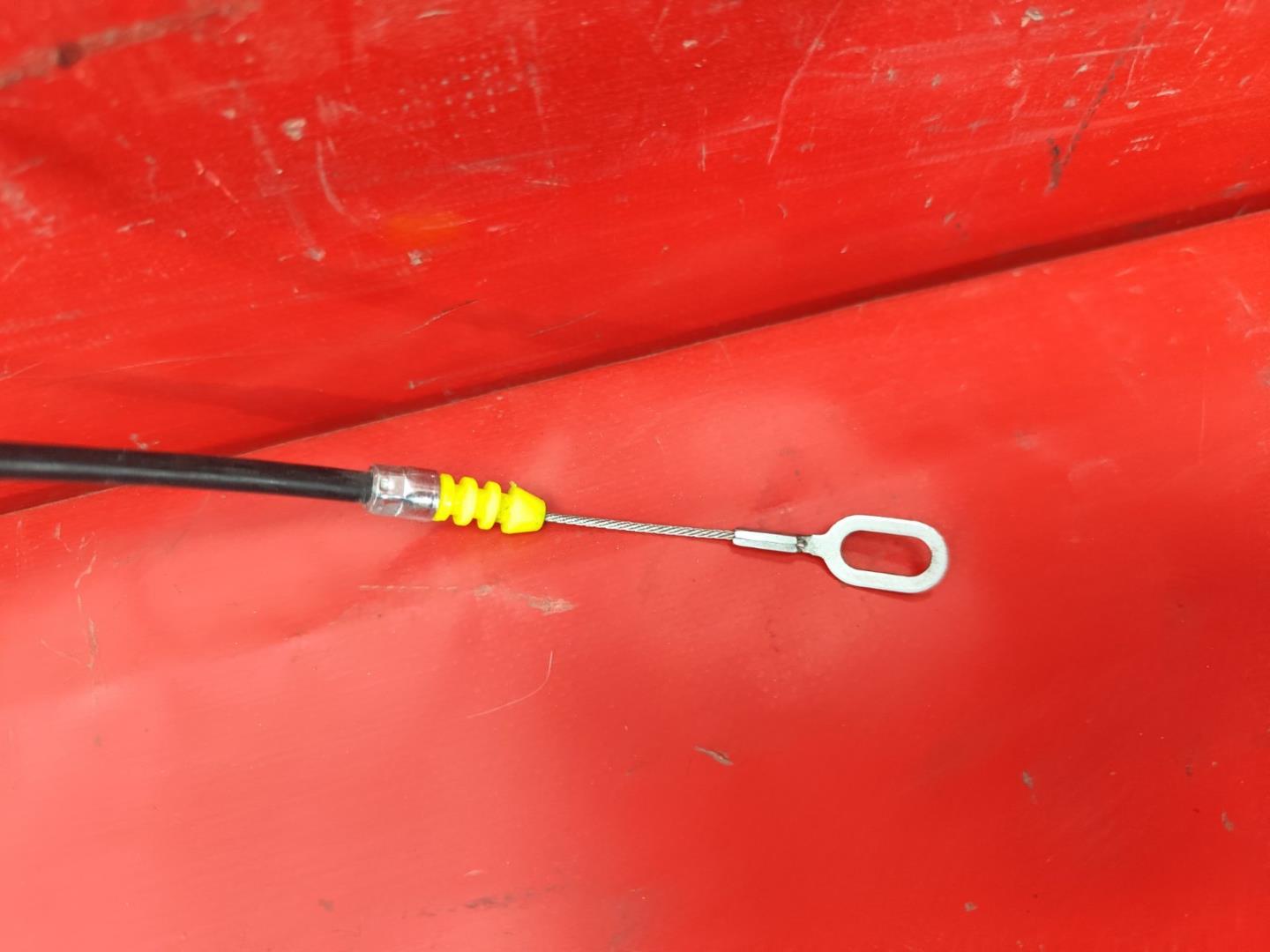 Ручка открывания капота