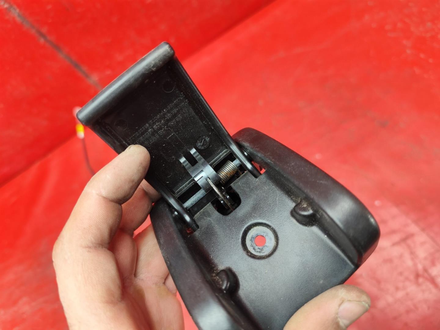 Ручка открывания капота