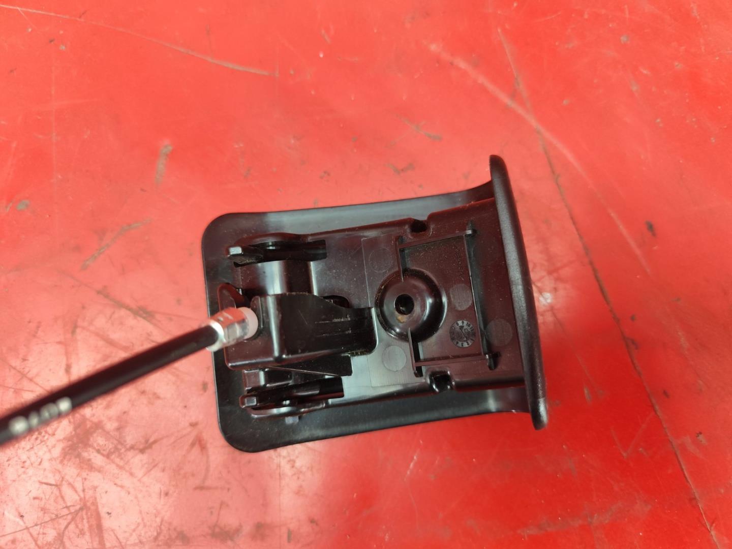 Ручка открывания капота