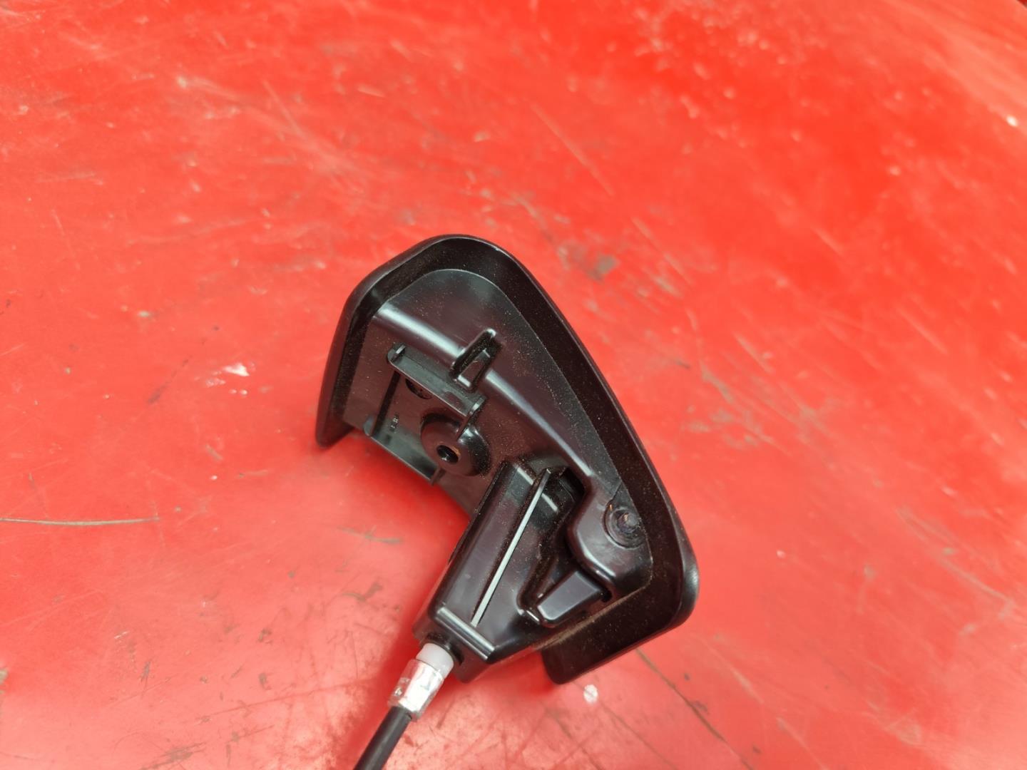 Ручка открывания капота