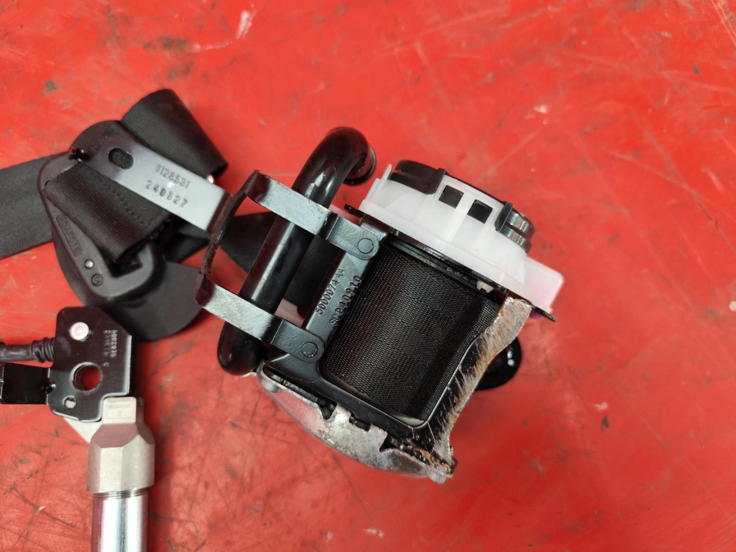 Ремень безопасности