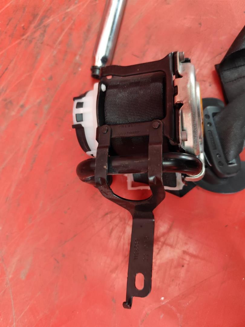 Ремень безопасности