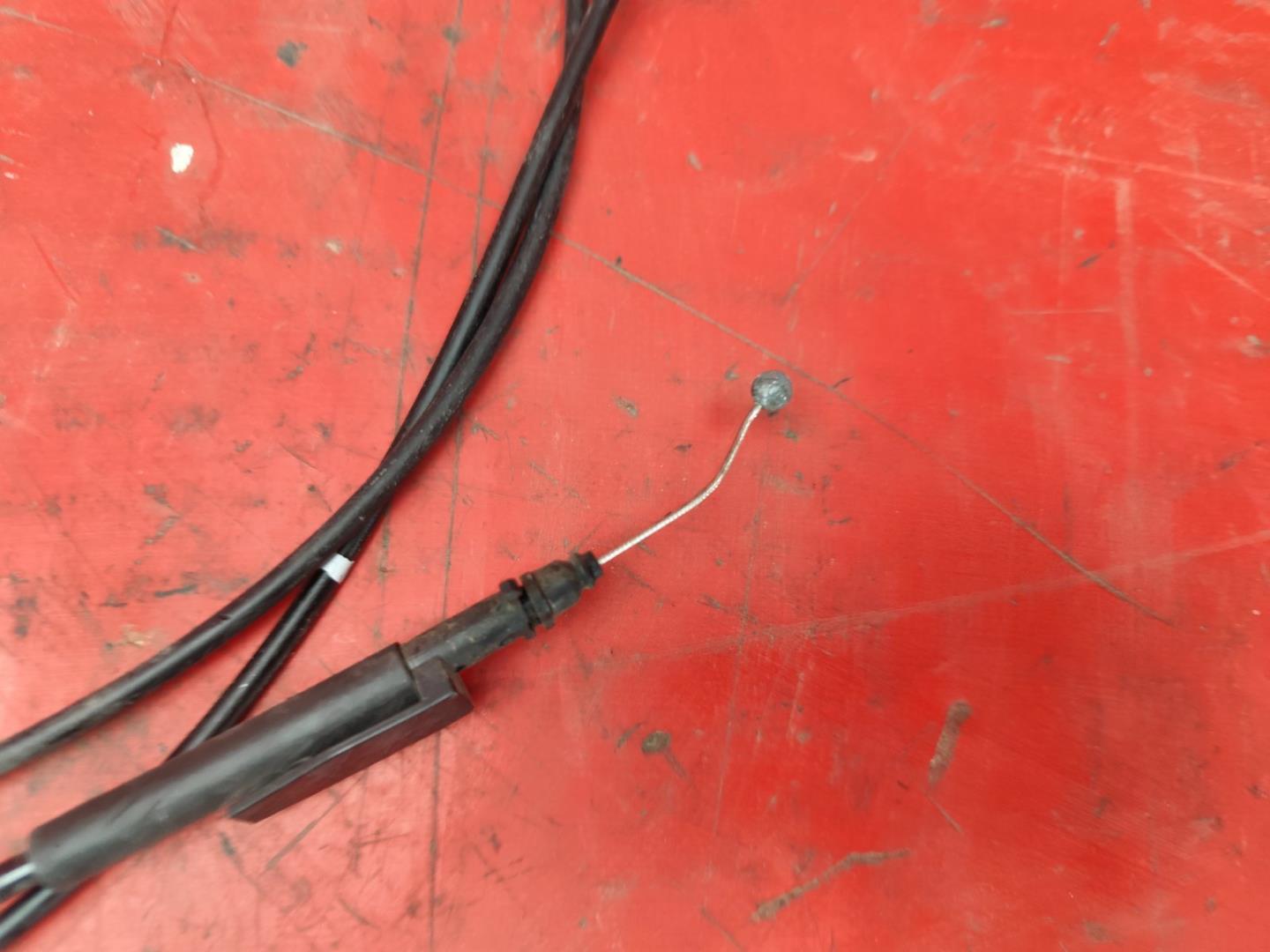 Трос открывания капота