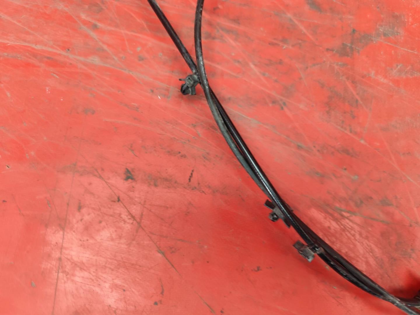 Трос открывания капота