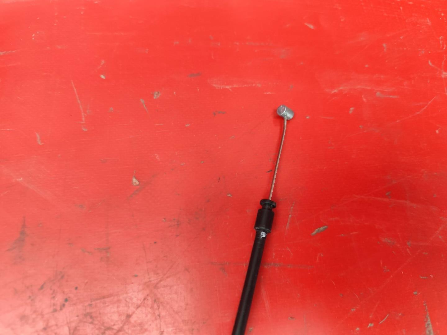 Трос открывания капота