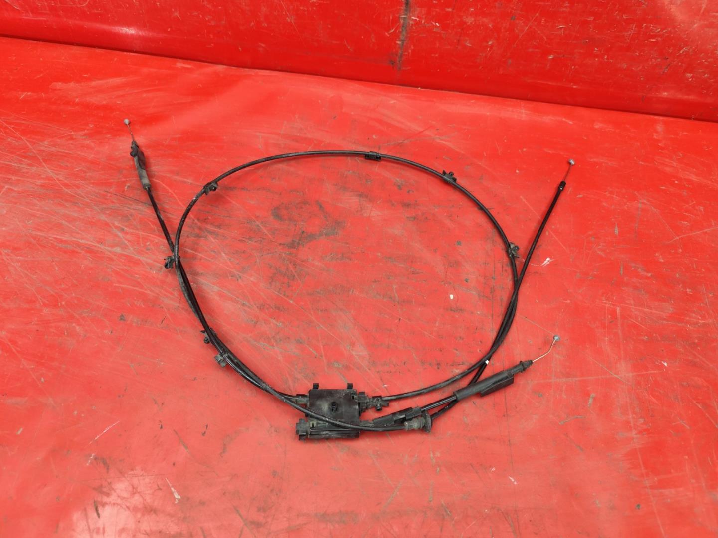 Трос открывания капота