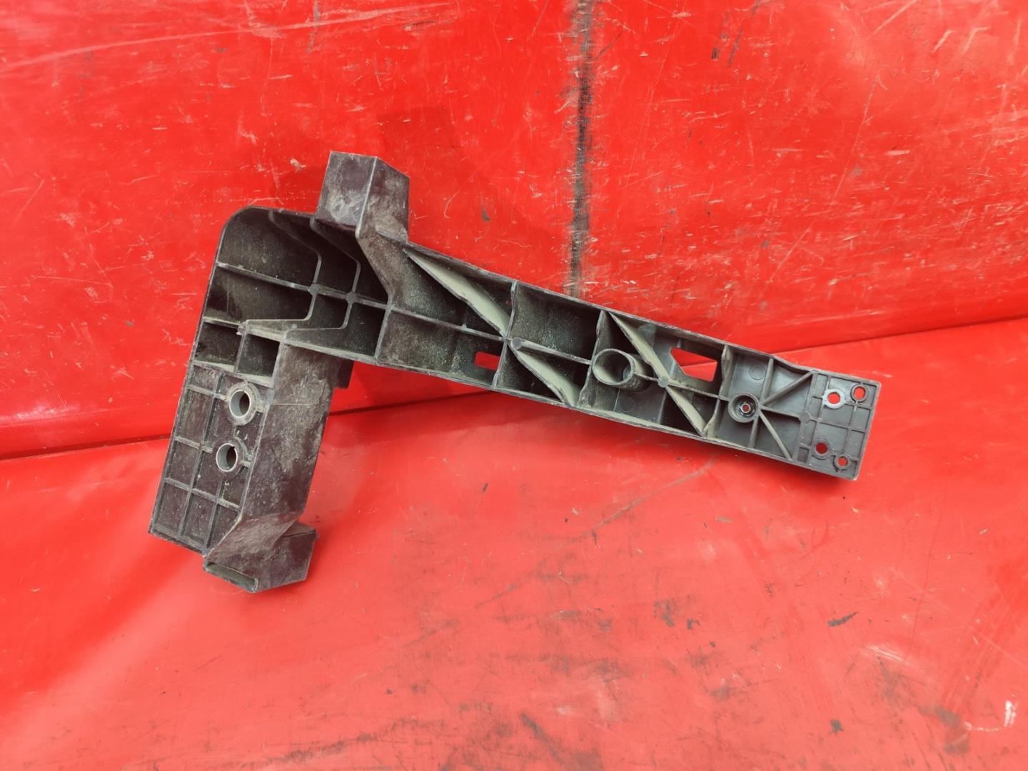 Кронштейн крепления фары