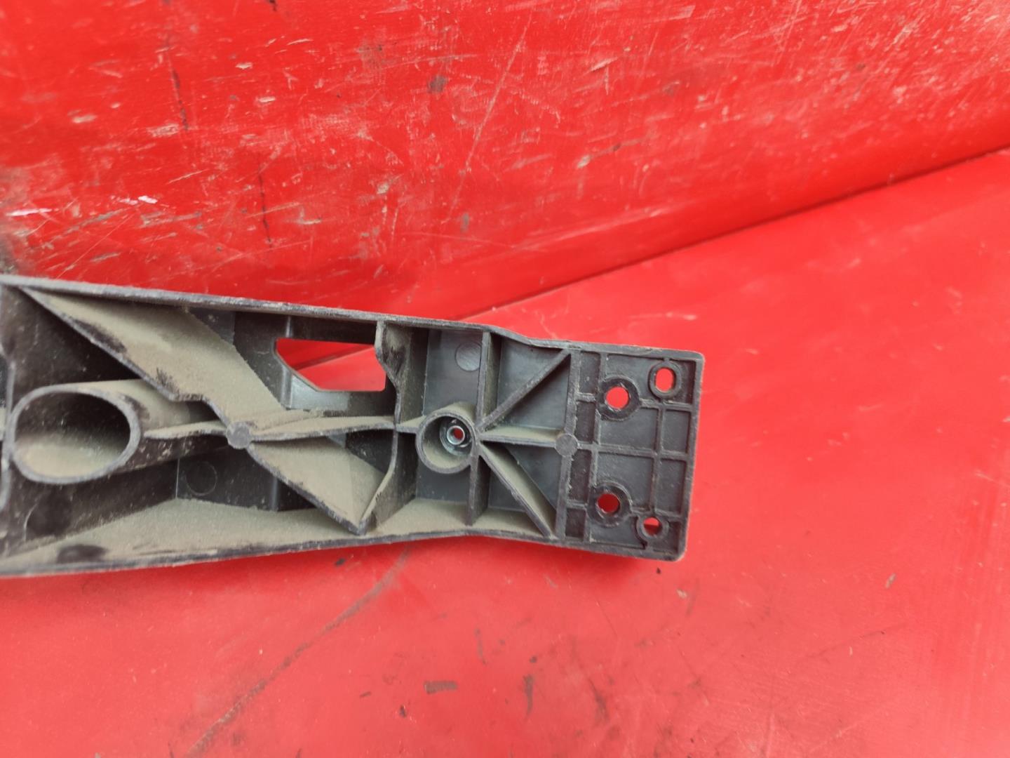 Кронштейн крепления фары