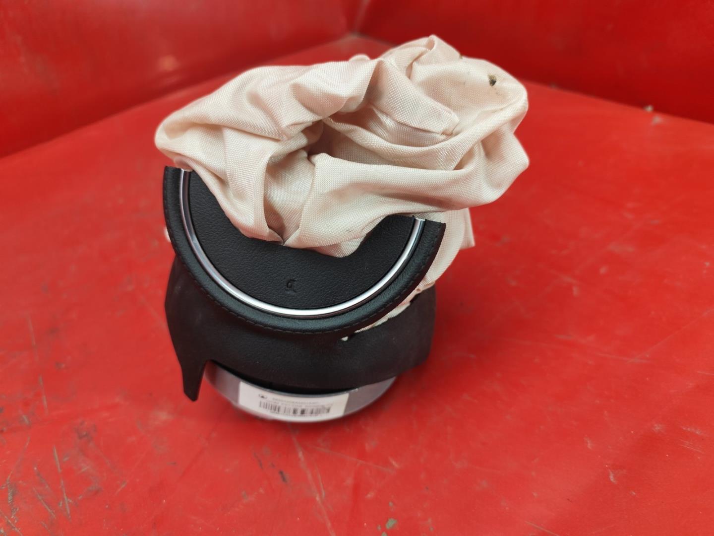 Подушка безопасности в рулевое колесо