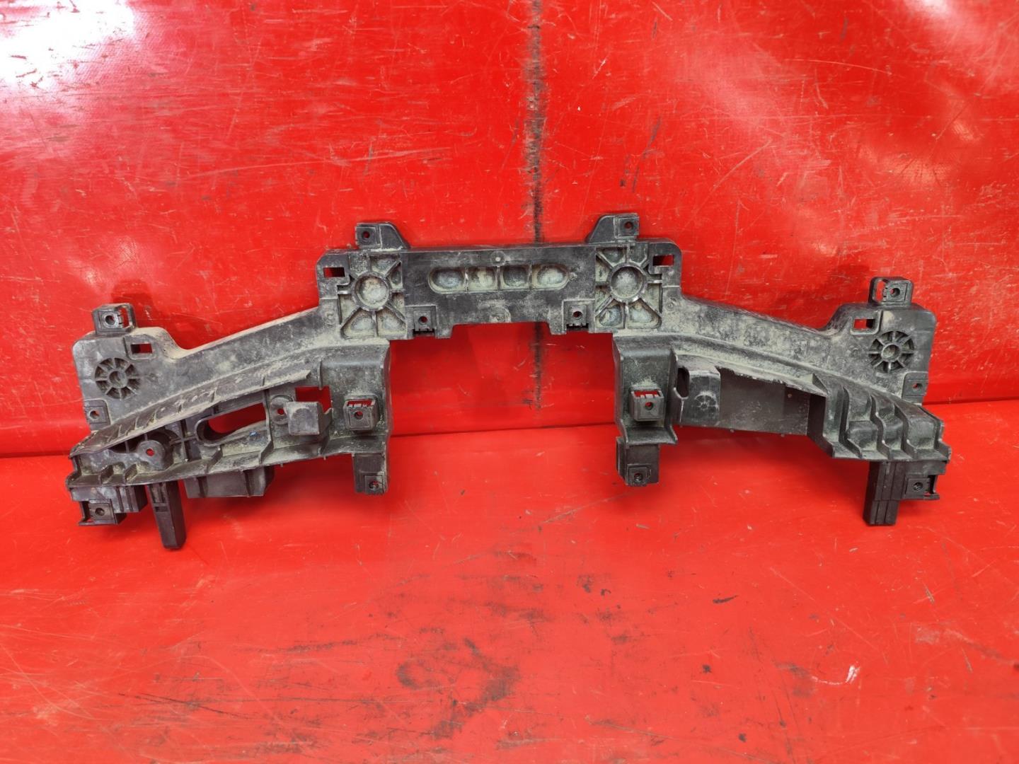 Кронштейн решетки радиатора