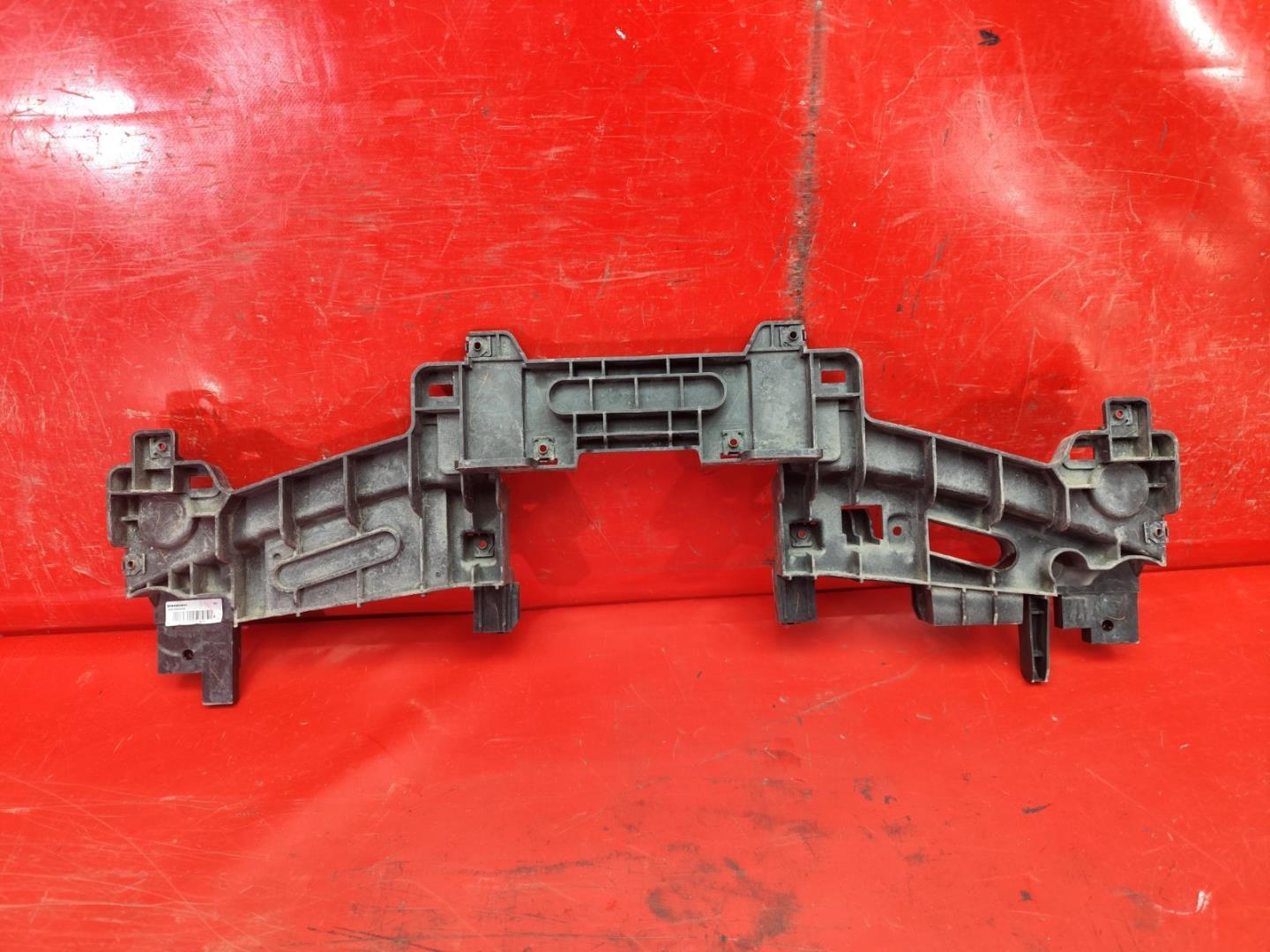 Кронштейн решетки радиатора