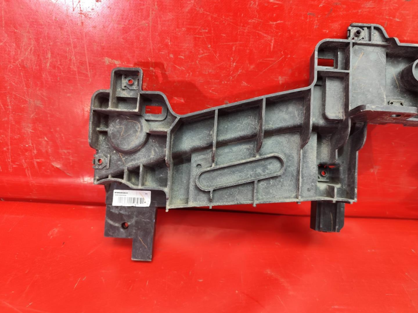 Кронштейн решетки радиатора