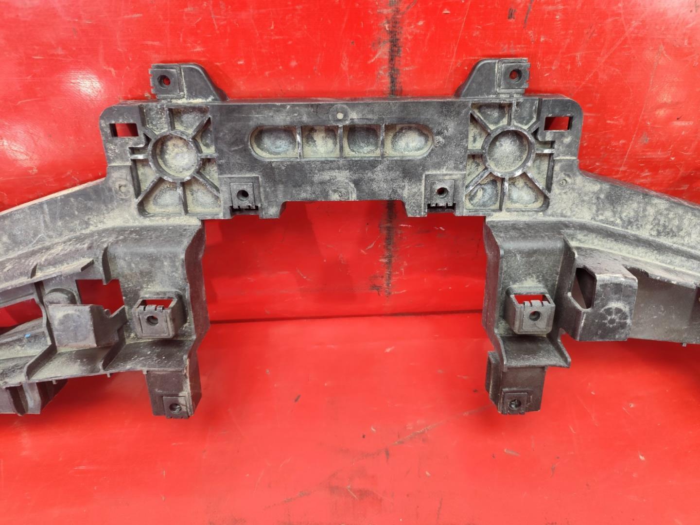 Кронштейн решетки радиатора