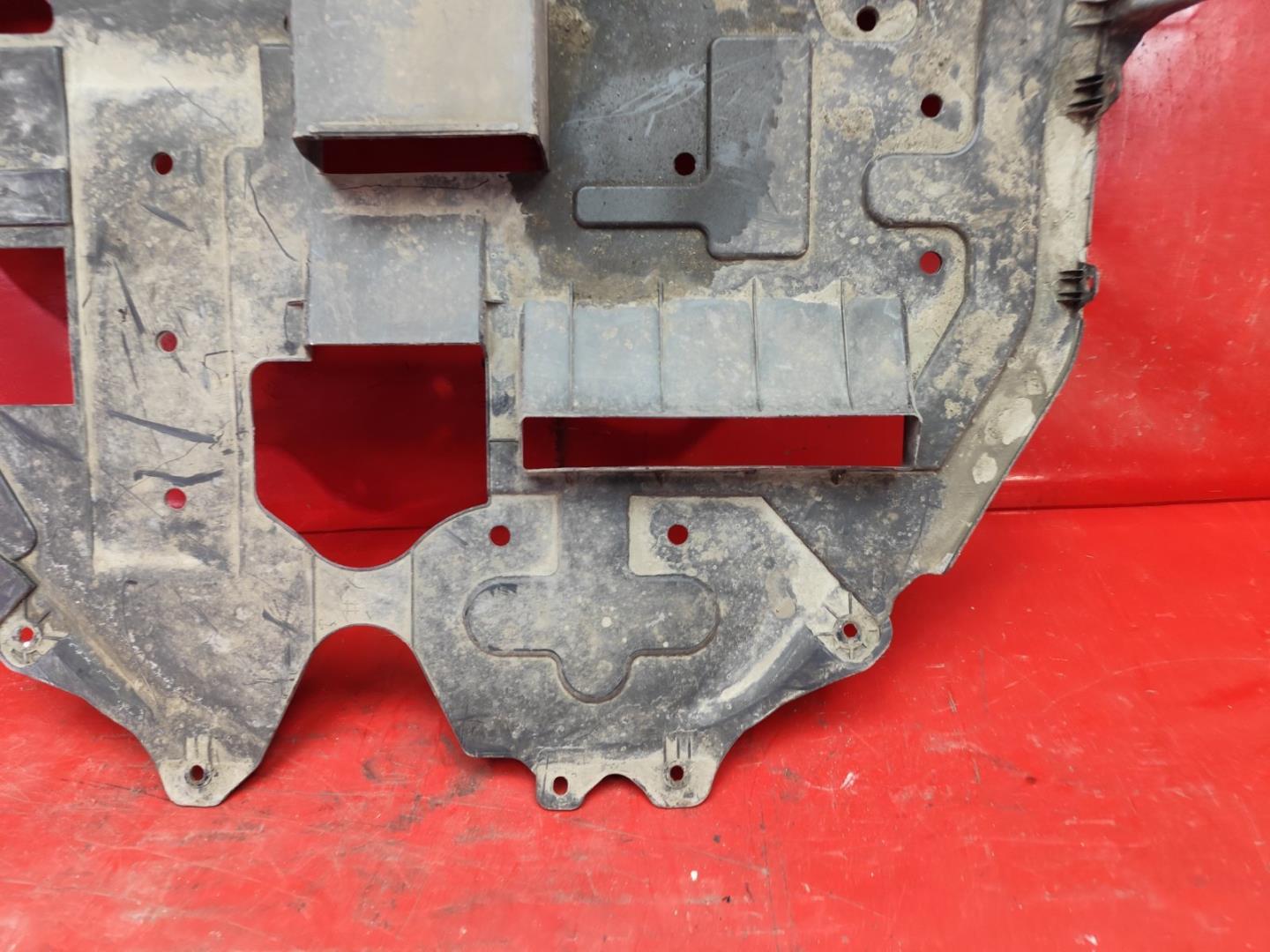 Пыльник двигателя