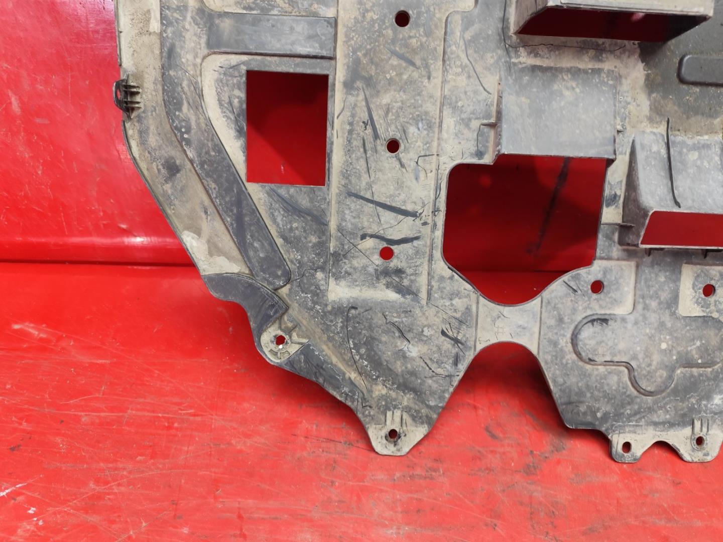 Пыльник двигателя