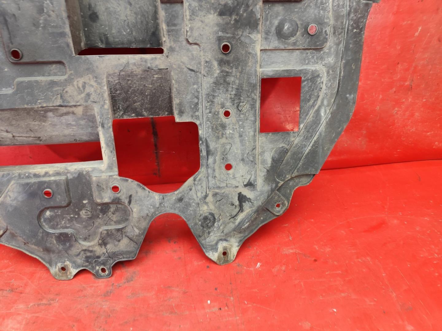 Пыльник двигателя