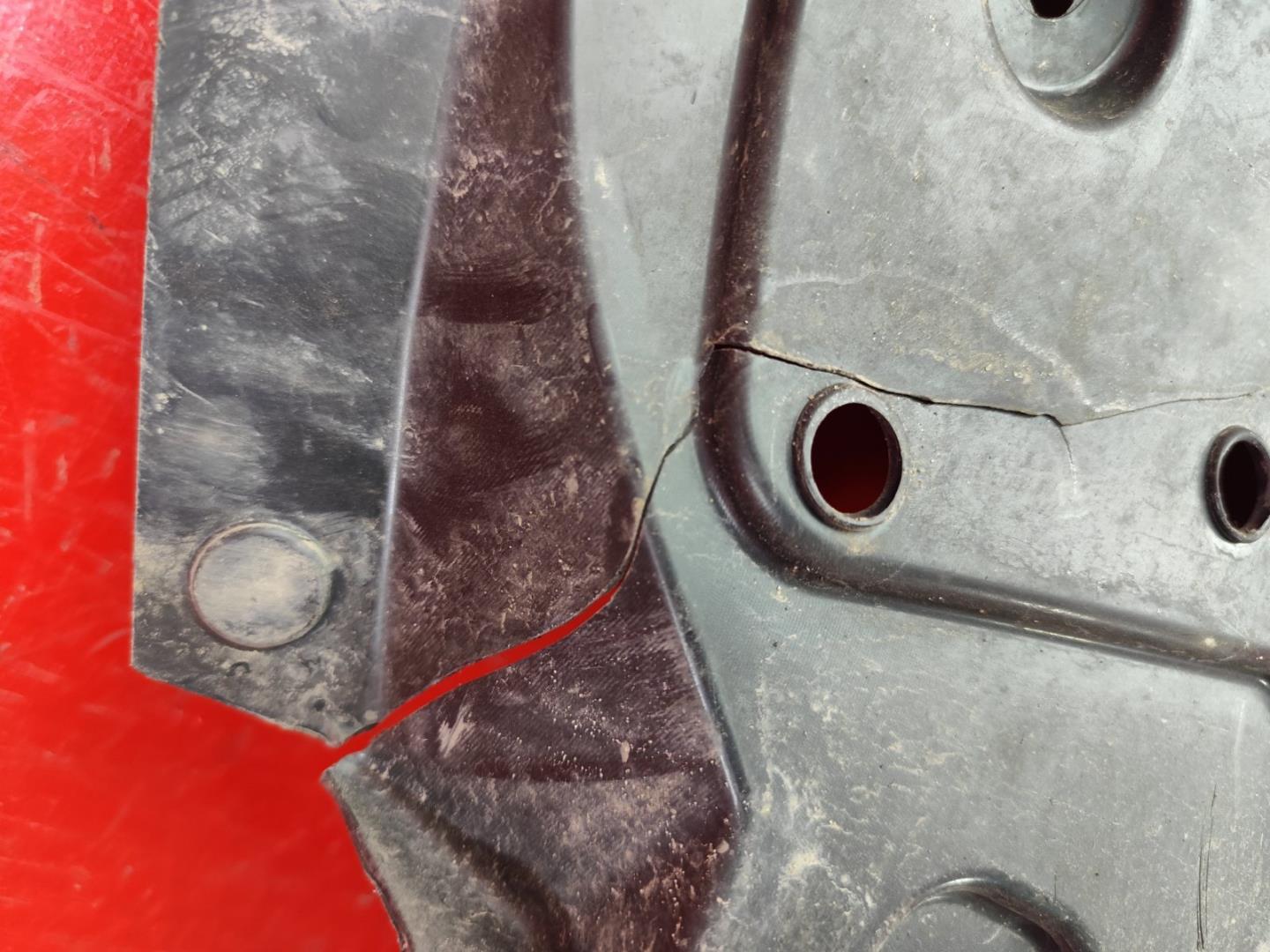 Пыльник двигателя