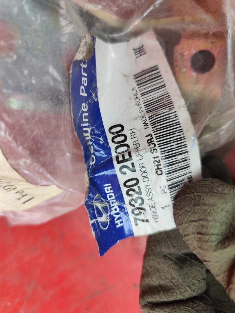 Петля двери