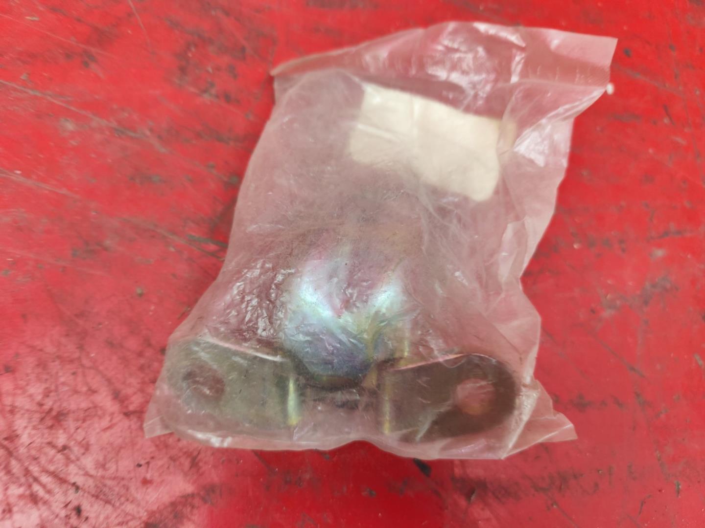 Петля двери