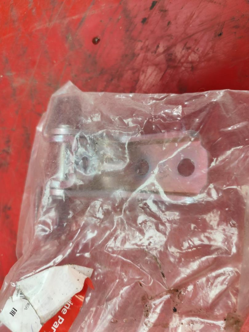 Петля двери