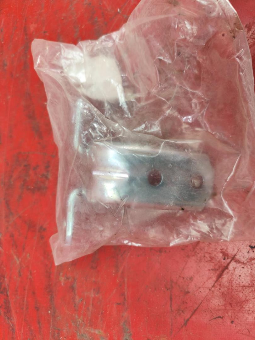 Петля двери