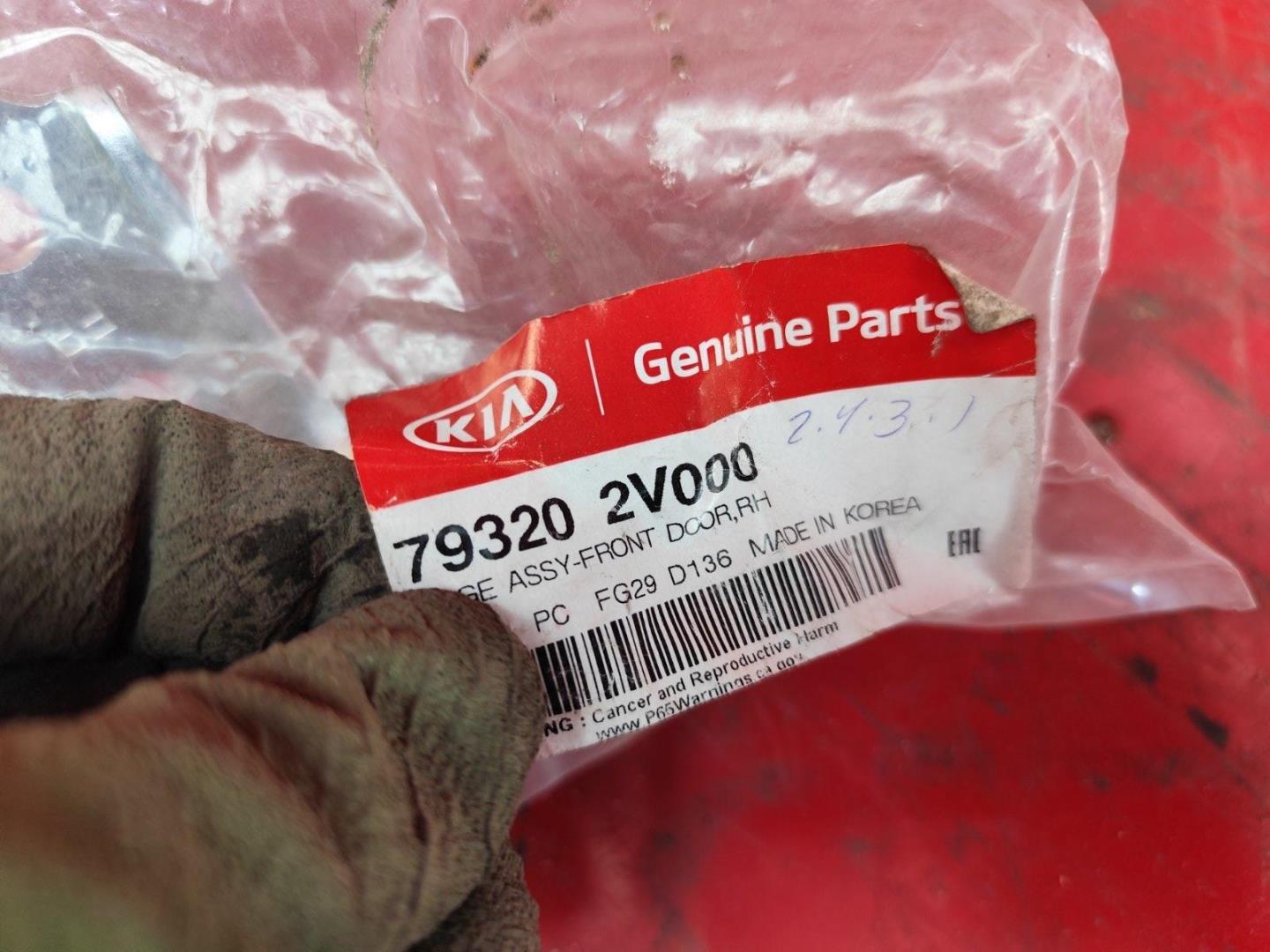 Петля двери