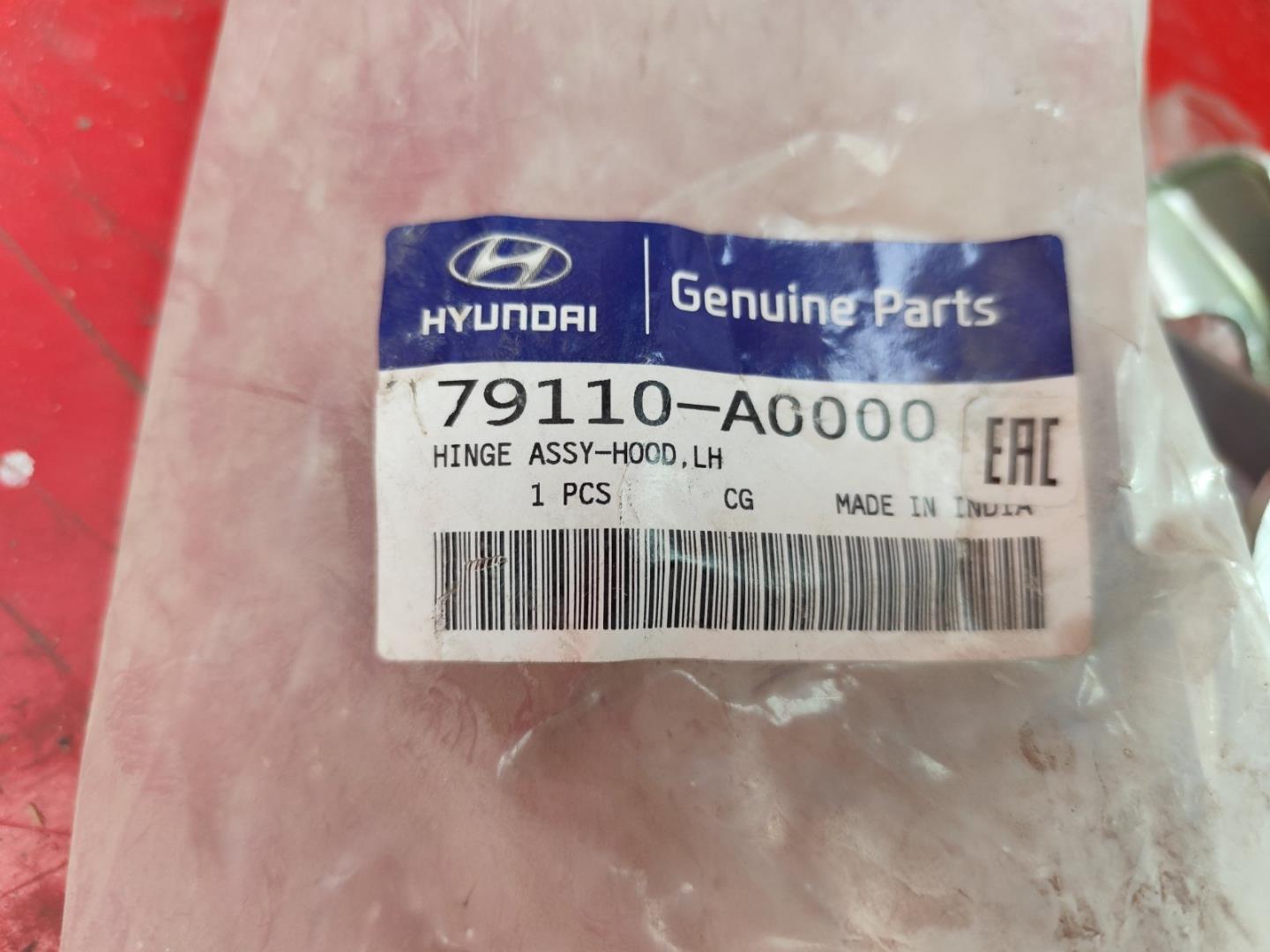 Петля капота