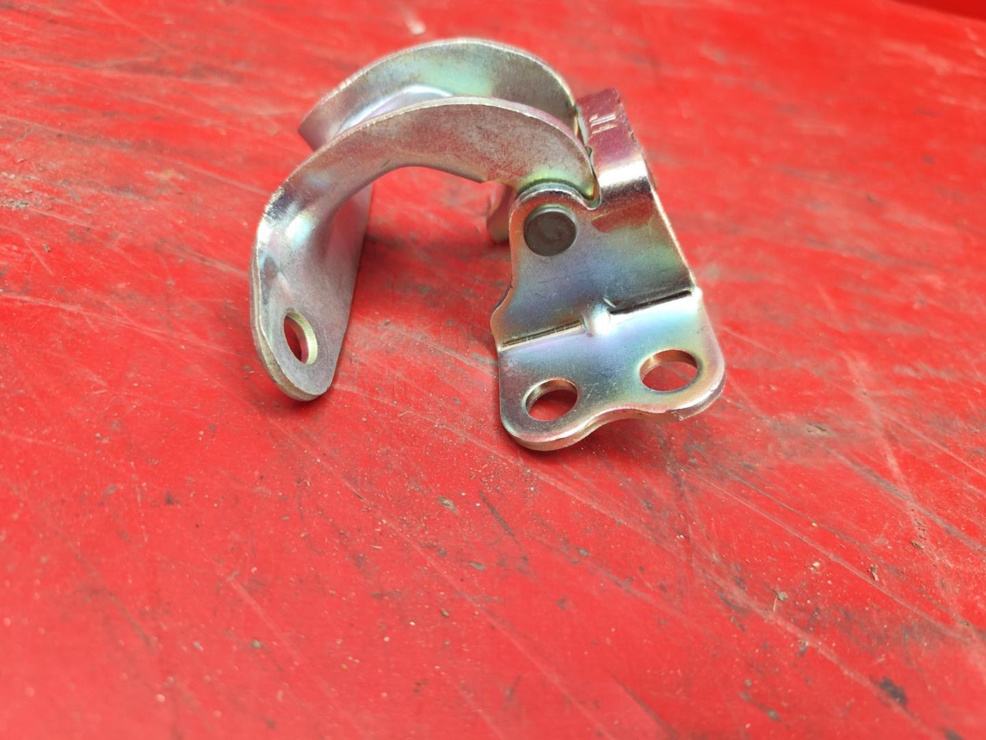 Петля двери