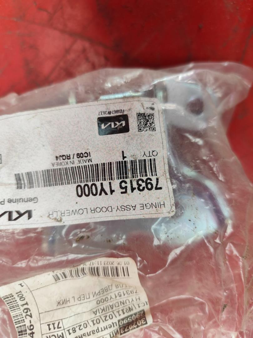 Петля двери