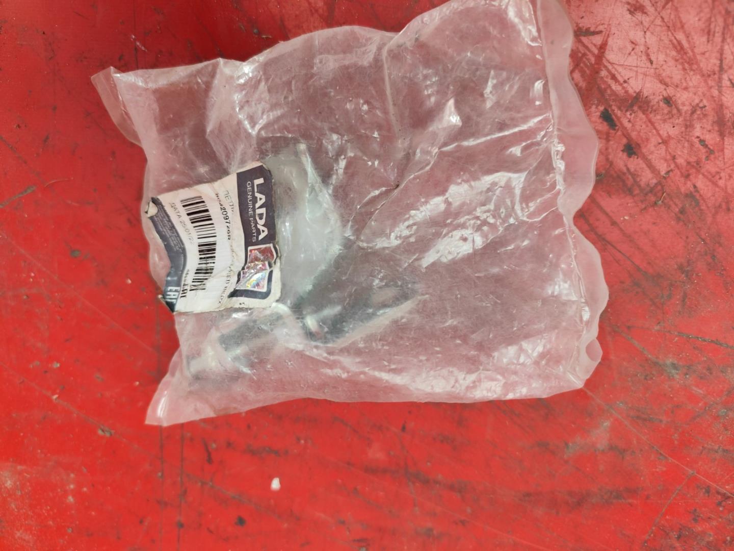 Петля двери