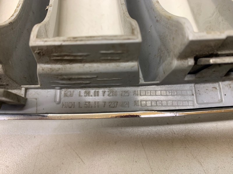 Решетка радиатора левая