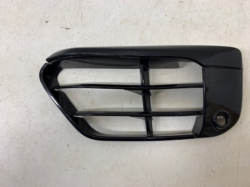 Решетка в бампер левая