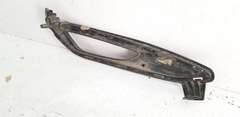 Рамка противотуманной фары правой