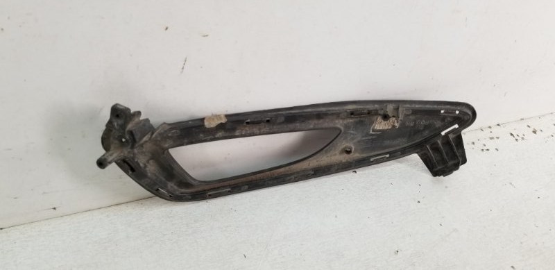 Рамка противотуманной фары правой