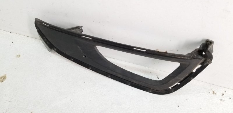 Рамка противотуманной фары правой