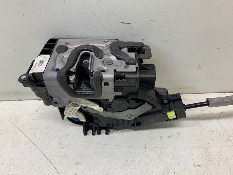 Замок двери задней правой