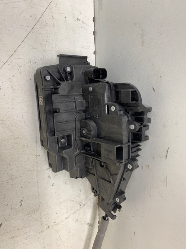 Замок двери задней правой