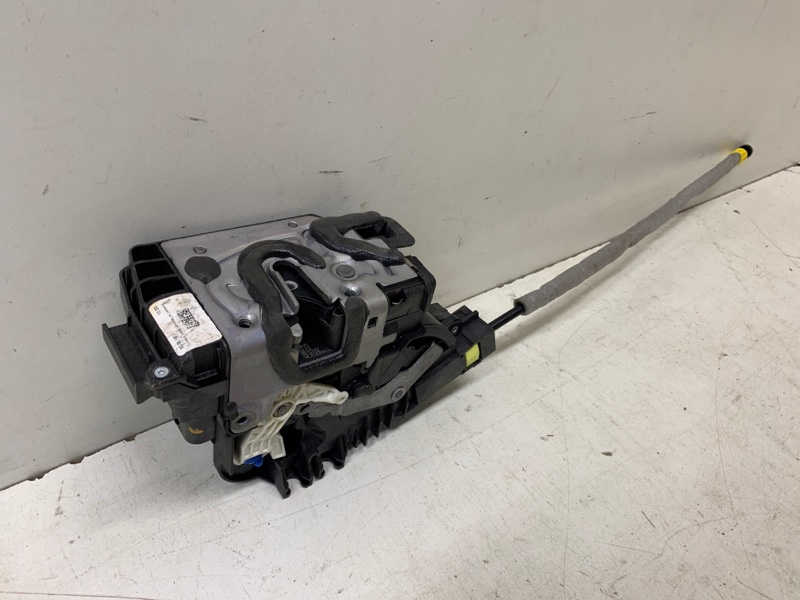 Замок двери задней правой