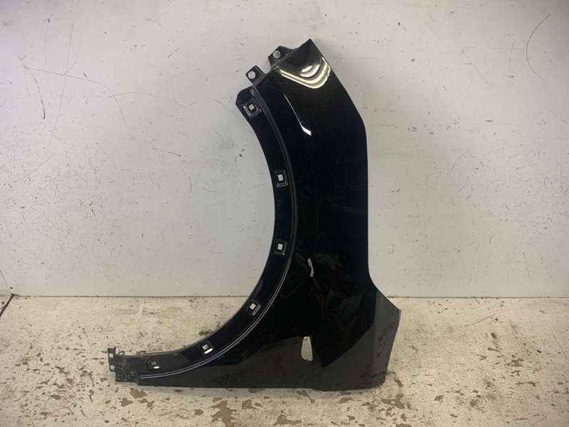 Крыло переднее левое