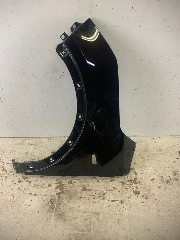 Крыло переднее левое