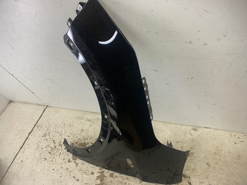 Крыло переднее левое