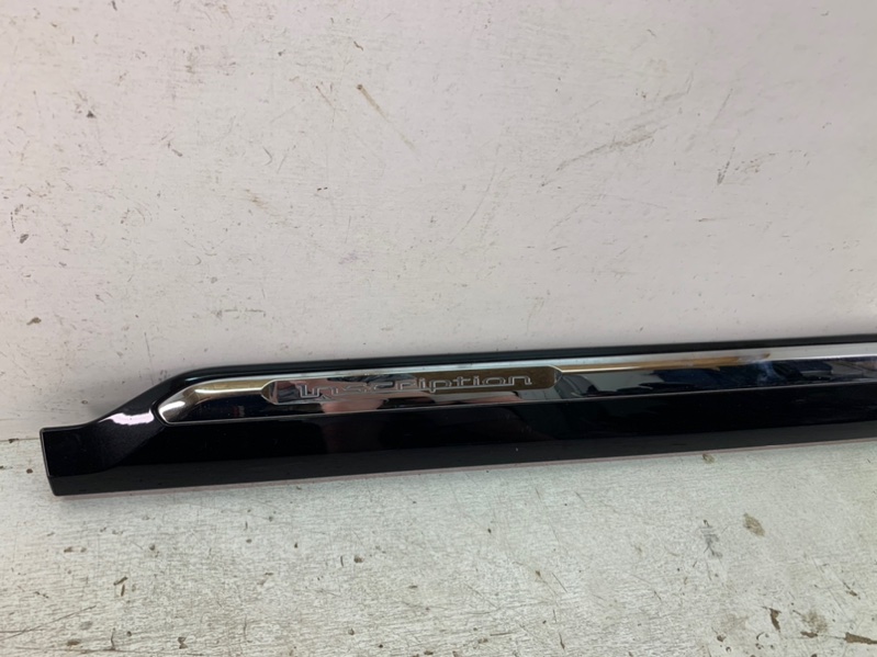 Накладка двери передней левой