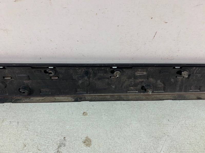 Накладка двери передней левой