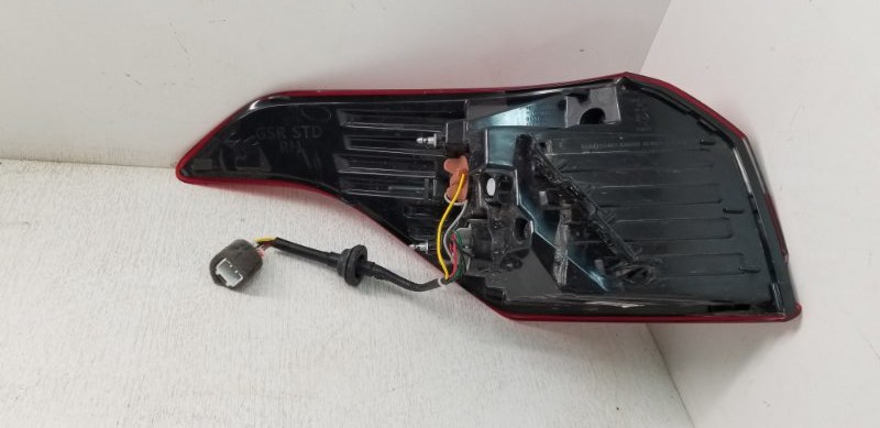 Фонарь задний правый