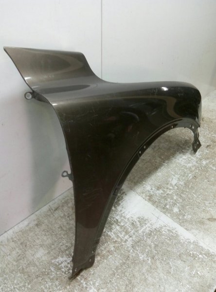 Крыло переднее правое