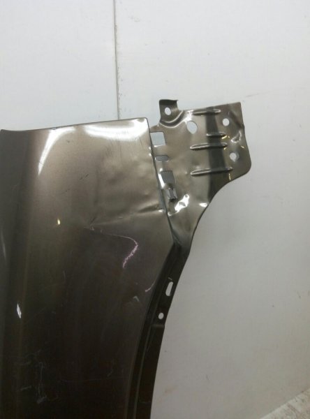 Крыло переднее правое