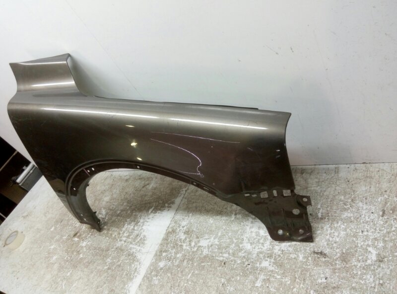 Крыло переднее правое